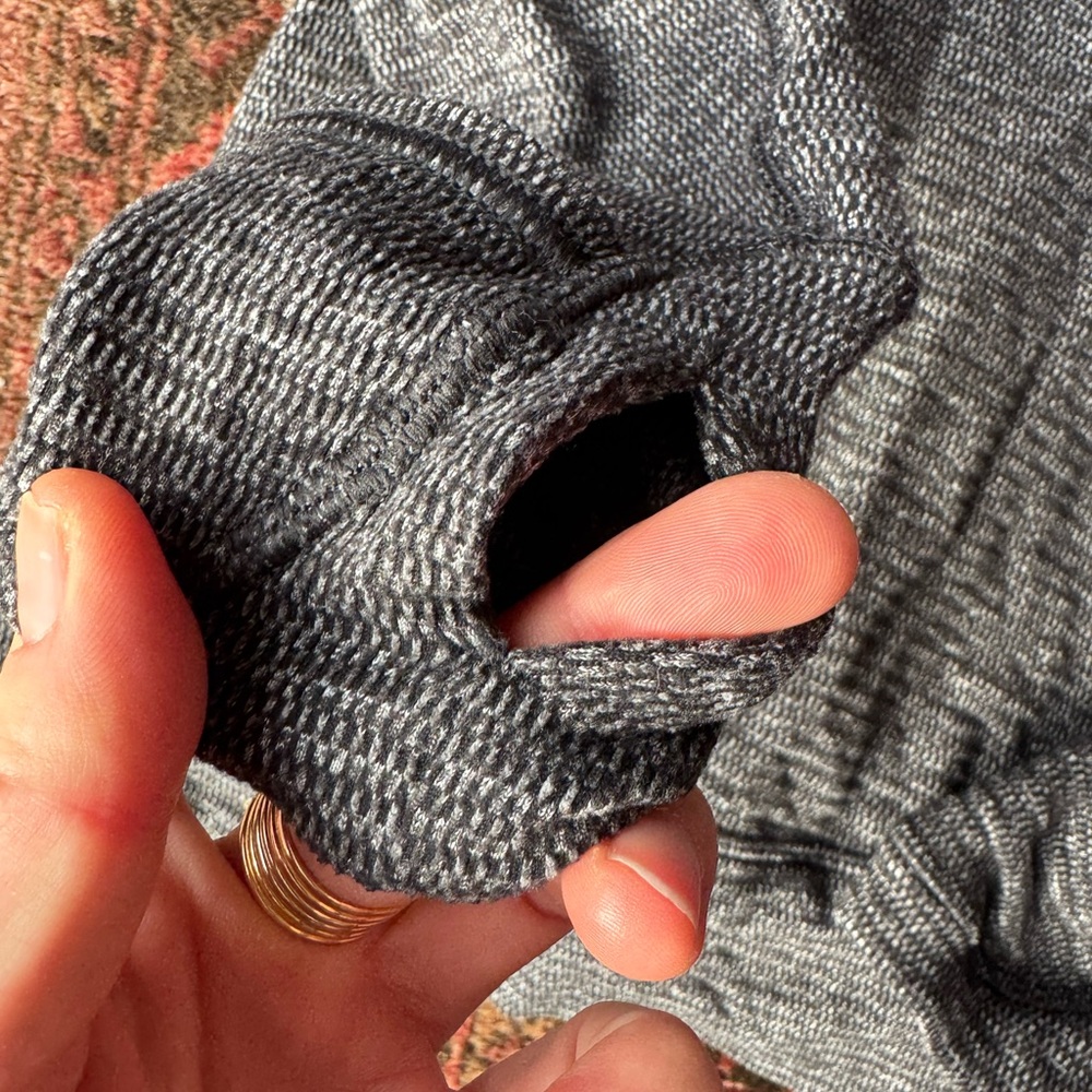 Size 4 Lululemon base layer - Picture 2 of 6